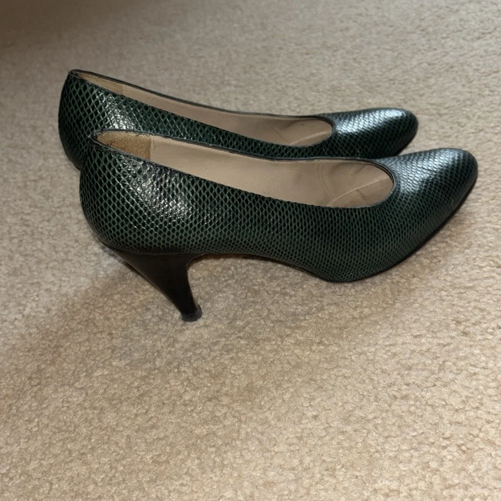 Vintage Salvatore Ferragamo Textured Leather Green Pumps